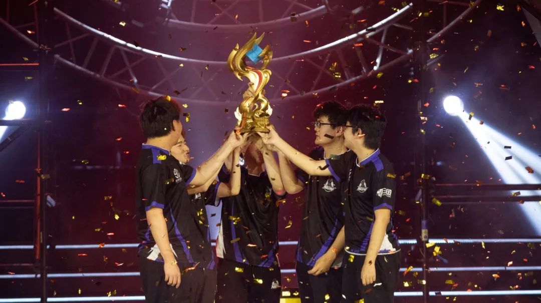 篮球大心脏英雄：季后赛关键时刻的绝地反击传奇